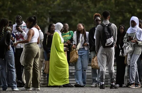 Francia y su estricta laicidad en educación: prohibe en escuelas uso de abaya y qamis - Mundo - ABC Color