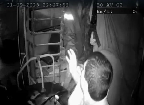 Video: chofer redujo a asaltante, lo llevó hasta la comisaría y fiscal lo liberó - Policiales - ABC Color