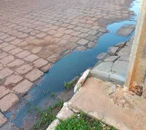 Problema de agua servida en las calles sigue sin solución | Radio Regional 660 AM