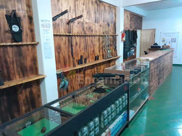 Hurtan más de 20 armas de un comercio en Obligado