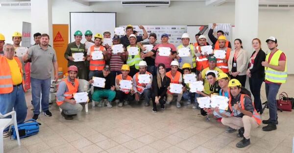 Albañiles ganadores de competencia serán certificados por el Sinafocal