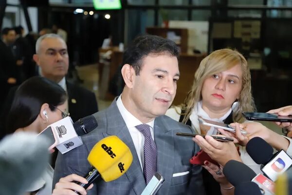 “Beto” Ovelar afirma que cada senador llega con dos o tres funcionarios - Política - ABC Color