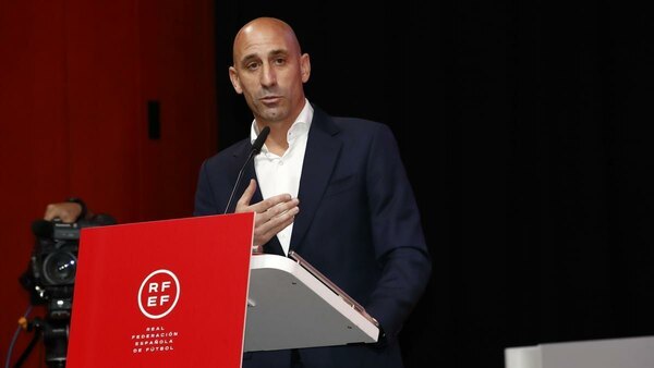 Versus / Selección española masculina de fútbol rechaza "comportamientos inaceptables" de Luis Rubiales