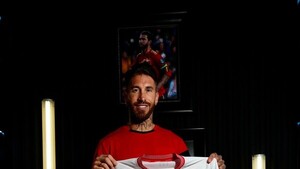 Sevilla oficializa el fichaje de Sergio Ramos por una temporada