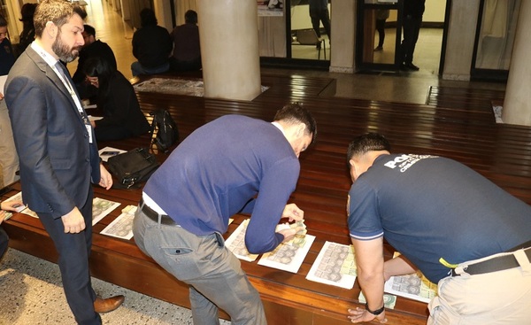 Cuatro detenidos por pedido de coima a cambio a agilizar trámites en el Ministerio de Economía