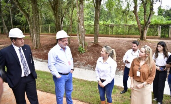 Ministra de Turismo visita la Itaipu y destaca mejoras realizadas