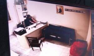 [VIDEO] Mozo estaba a prueba y ya robó katú dinero de su jefe