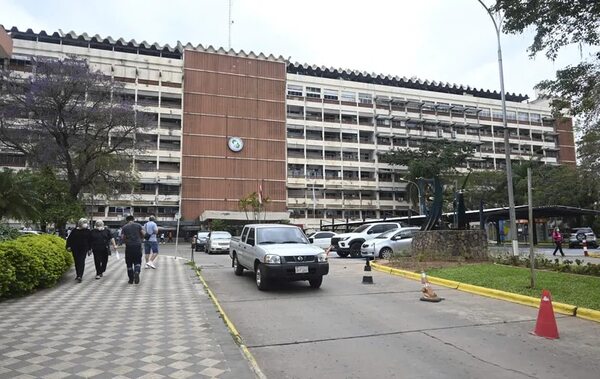 Video: denuncian presunto cobro irregular para estacionar en Hospital Central del IPS - Nacionales - ABC Color