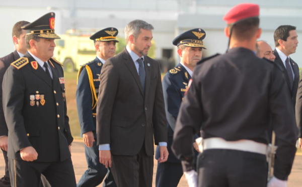 Mario Abdo viajó a Belgica para participar de la Cumbre de la Celac