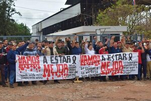 Desvinculados de Petropar se movilizan para exigir reincorporación   - Economía - ABC Color