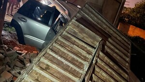Conductor alcoholizado choca contra una muralla en CDE
