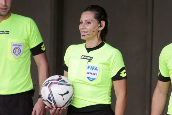 Primera mujer en dirigir un partido de futbol de la primera división en Paraguay