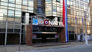 Santiago Peña cambia a directores de Conatel
