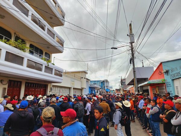 Guatemala: miles de personas pidieron la renuncia de la fiscal general por interferir en el proceso electoral - ADN Digital