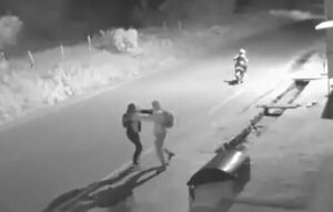 Video: mujer quedó herida tras ser golpeada por un motochorro en Luque - Policiales - ABC Color