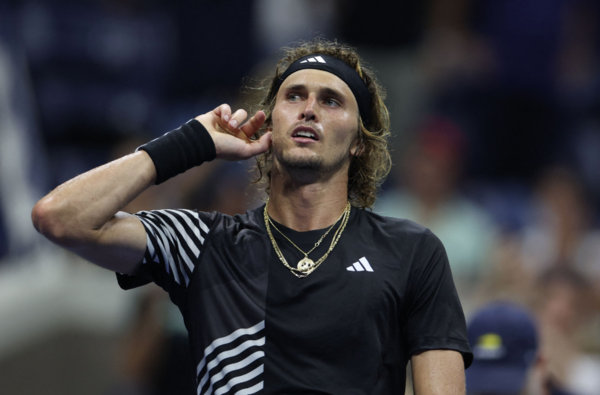 Versus / Zverev tumba a un adolorido Sinner y jugará los cuartos del US Open ante Alcaraz