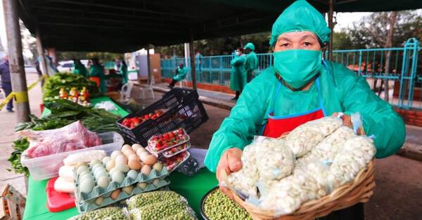 Feria de la Agricultura Familiar se realiza frente al CAH de Coronel Oviedo