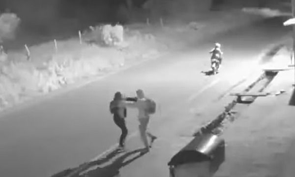 A una joven atacaron a culatazos en la cabeza para robarle un celular en Luque | 1000 Noticias