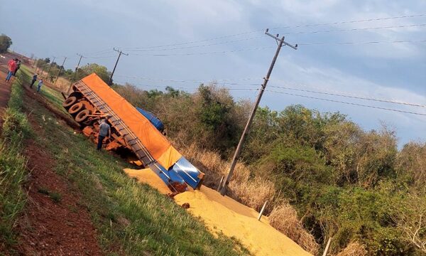 Explosión de neumático causó accidente de un camión sobre ruta PY07 en Minga Porã – Diario TNPRESS