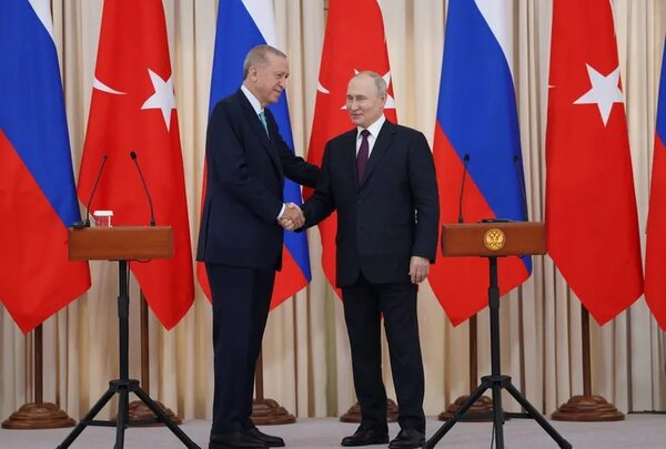 Tras reunirse con Putin, presidente de Turquía dice no divisar la paz - Mundo - ABC Color