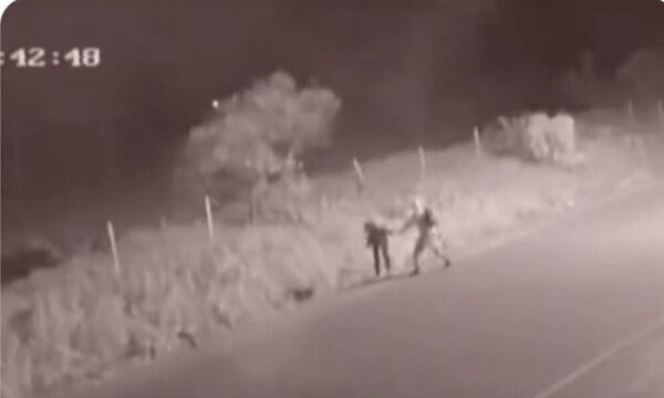 Motochorros reventaron a yiyi por un celu en Luque