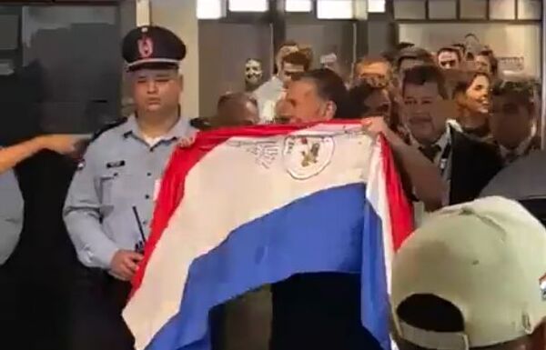 Diario HOY | ¿Napout demandará?: “Tiene derecho a indemnización”, dice su abogado