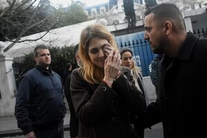 Rocían con nafta a candidata a diputada en Argentina | 1000 Noticias