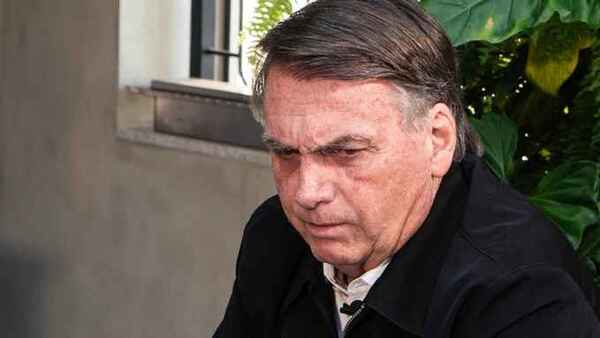 Fiscalía de Brasil pide a Bolsonaro devolver regalos
