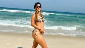 [GALERÍA] ¡Doña del pelotero Ángel Romero pela pancita con biquinazo!