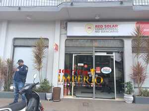 Sujetos armados interceptan un camión entregador de encomiendas en el barrio Guaraní - Radio Imperio 106.7 FM