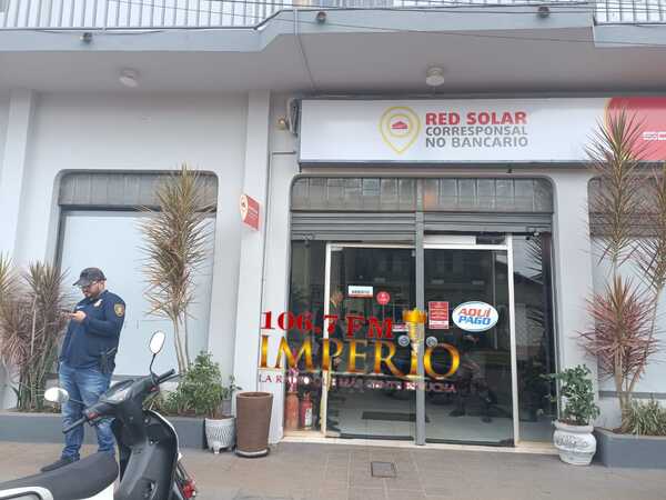 Sujetos armados interceptan un camión entregador de encomiendas en el barrio Guaraní - Radio Imperio 106.7 FM