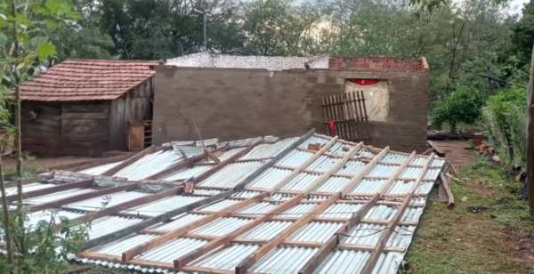 Temporal de la semana afectó a más de un centenar de viviendas en Acahay.