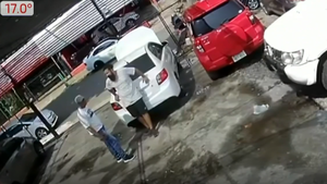 Se hizo pasar por un cliente para robar en una playa de autos