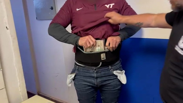 Increíble: Detienen a hombre que intentó ingresar a Posadas con 26 celulares adheridos a su cuerpo