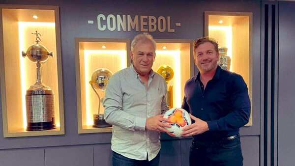 "Sudamérica merece organizar el Mundial 2030", afirma Nery Pumpido, de Conmebol - .::Agencia IP::.