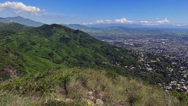 Arqueólogos descubren una ciudad perdida prehispánica en Acapulco, sur de México