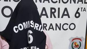 No encontró un enchufe libre y golpeó a su pareja
