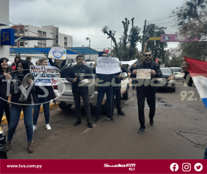 CON GRAN CACEROLAZO REPUDIAN DESPIDOS INJUSTIFICADOS DE FUNCIONARIOS DEL BANCO REGIONAL