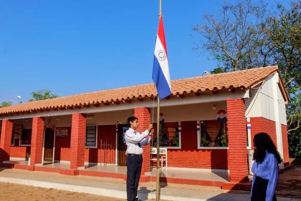 Tras años de estar bajo carpas, inauguran aulas en escuela de Villarrica - Nacionales - ABC Color