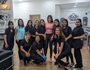 ¡Laurys Dyva causó sensación en peluquería de Concepción!