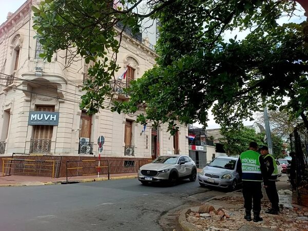 En medio de contradicciones, “multisectorial” levanta movilización contra ministro Baruja  - Economía - ABC Color
