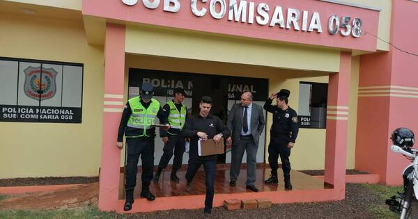 La Nación / Santa Rita: allanaron comisarías e incautaron evidencias contra policías imputados