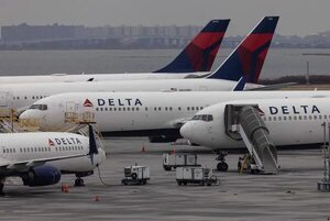 Avión aterrizó de emergencia porque un pasajero estaba con diarrea “incontrolable” - Mundo - ABC Color