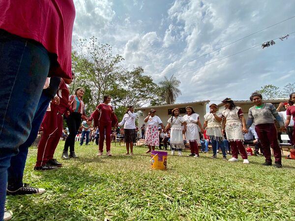 Gobernador compartió con pobladores de la colonia Piky Kua por el Día Internacional de la Mujer Indígena - Radio Imperio 106.7 FM