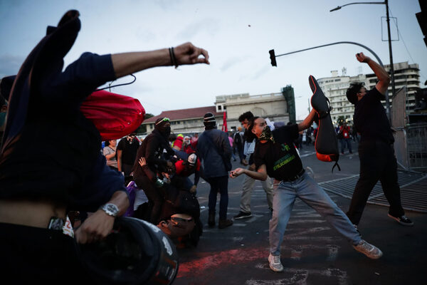 Manifestantes piden al Gobierno de Panamá frenar el debate de un polémico contrato minero - MarketData