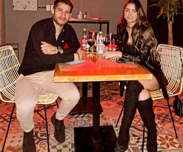 Tito Torres mima a su nueva novia: “El amor puede esperar, el hambre no”