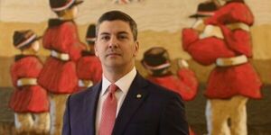 Santiago Peña designa a ministros para renegociación de Itaipú y se desata la polémica - Informatepy.com