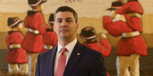 Santiago Peña designa a ministros para renegociación de Itaipú y se desata la polémica - Informatepy.com