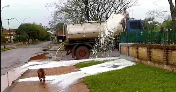 Presidente de la ANDE visitó a productores lácteos afectados por cortes de energía - La Tribuna