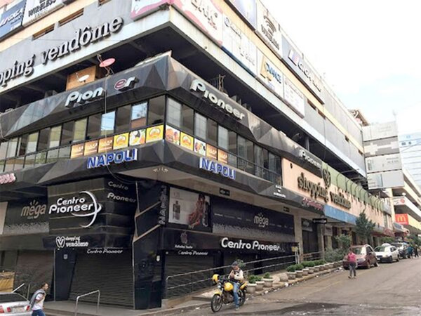 Cuatro “pirañitas” asaltan a comprista dentro del shopping Vendôme de CDE - La Clave